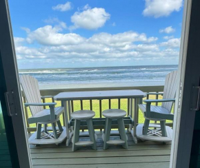 Renovated Townhouse w Stunning Views of the Ocean